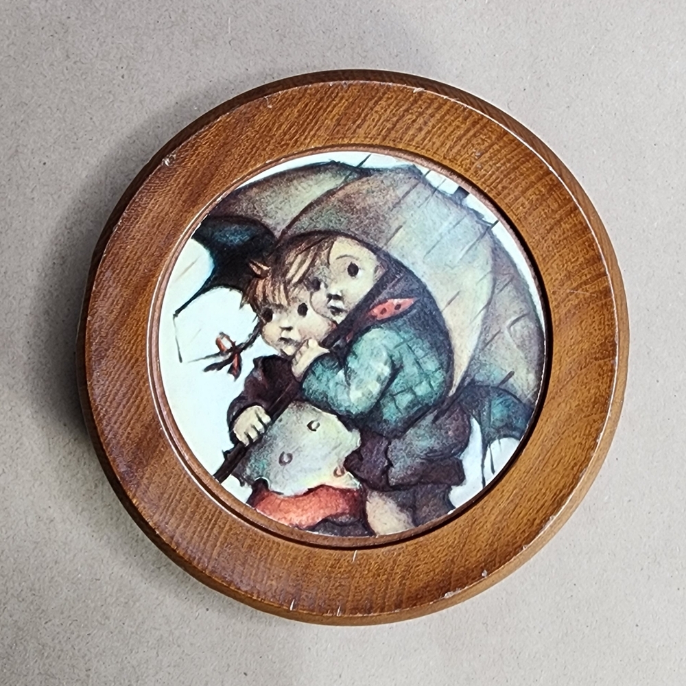 Hummel inset musical box